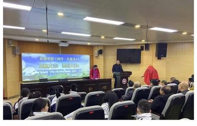 當(dāng)代商界傳媒又一力作教育公益電影《同享一片藍(lán)天2》在長(zhǎng)沙開機(jī)